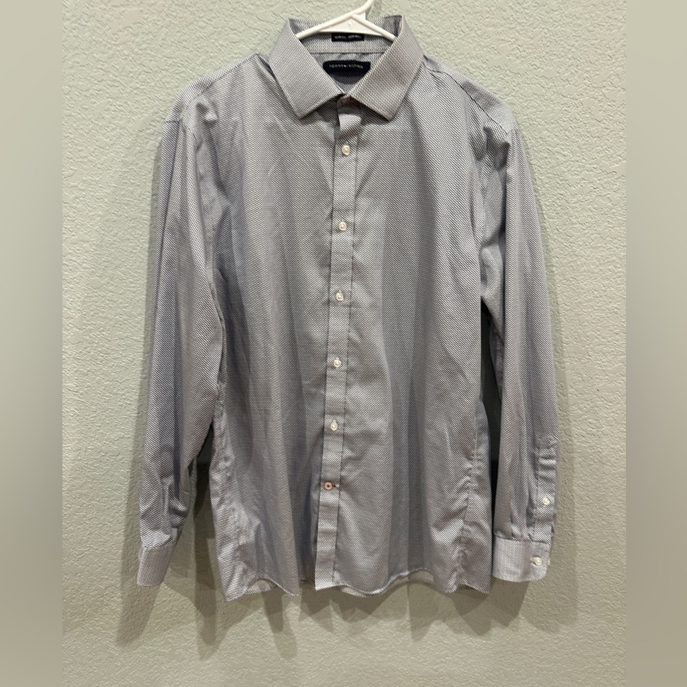 Men's Tommy Hilfiger Dress Shirt 16 32/33 Large Slim Fit non-iron